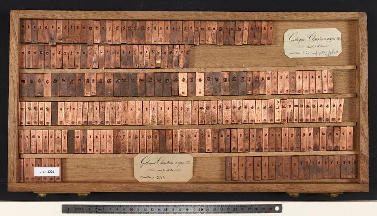 Tiroir de matrices : gothique Christian