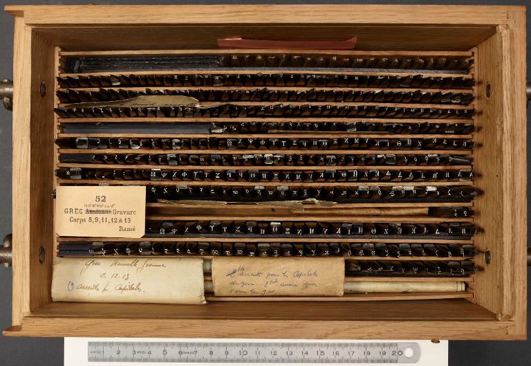 Poinçons typographiques : grec ancienne gravure corps 8