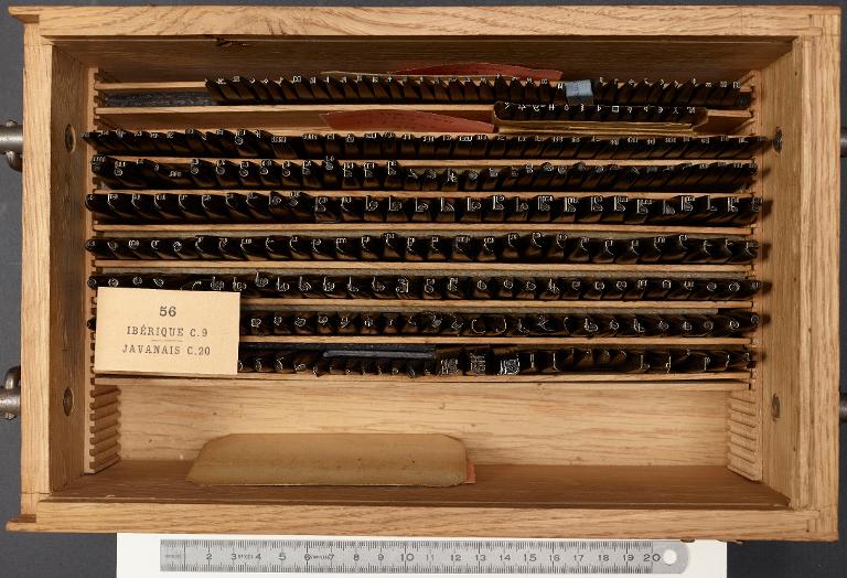 Poinçons typographiques : ibérique corps 9