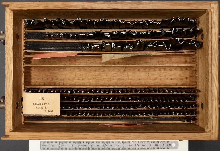 Poinçons typographiques : kharostrî corps 11