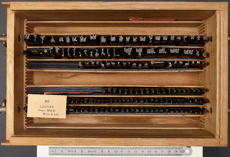 Boîte de poinçons typographiques : laotien