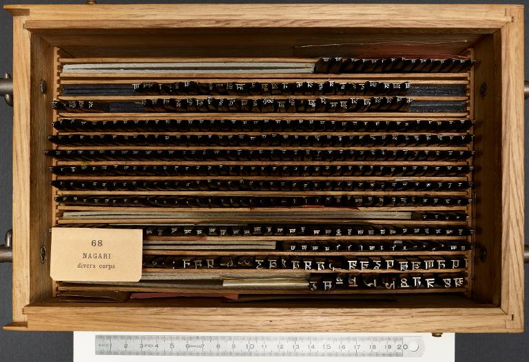 Poinçons typographiques : nâgarî corps 11