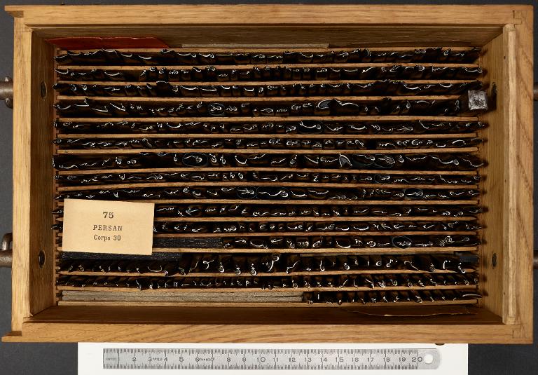 Poinçons typographiques : persan corps 30