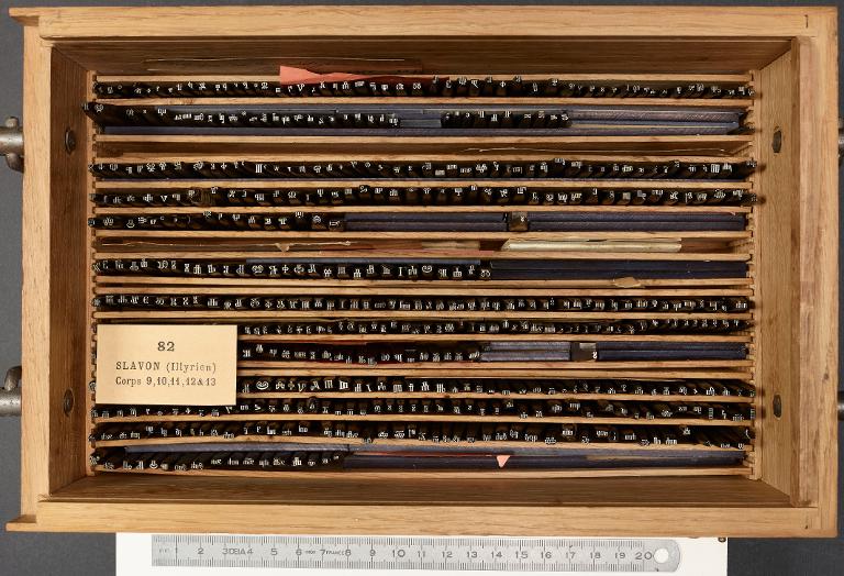 Poinçons typographiques : slavon cyrillique corps 11