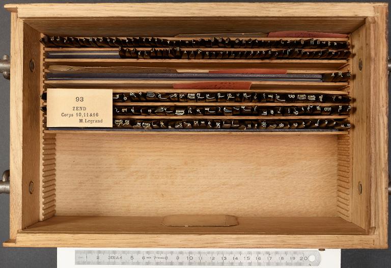 Poinçons typographiques : zend corps 10