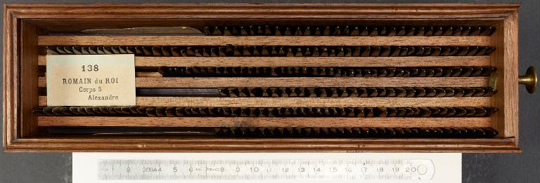 Boîte de poinçons typographiques : Grandjean corps 5