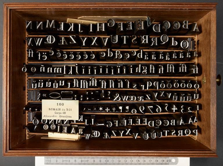 Boîte de poinçons typographiques : Grandjean corps 48