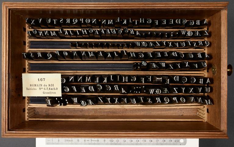 Poinçons typographiques : Grandjean corps 8/9, initiales