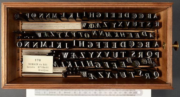 Poinçons typographiques : Grandjean corps 10, initiales