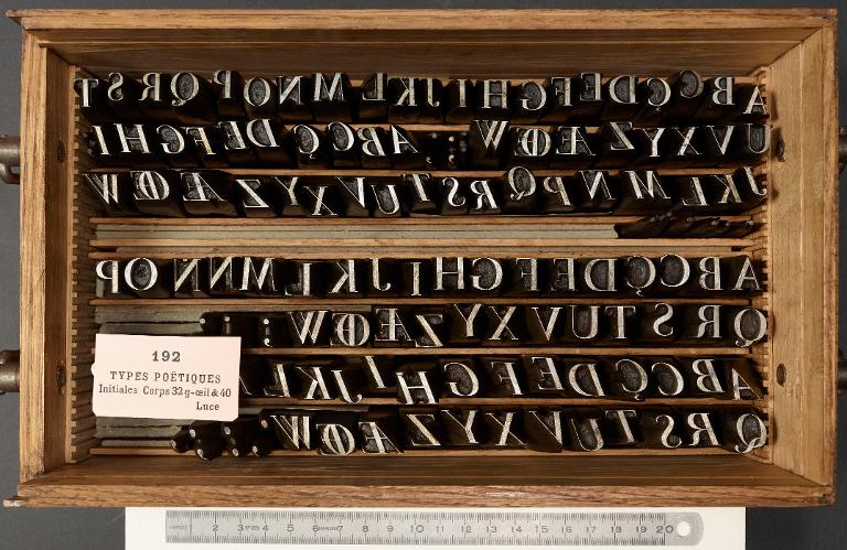 Boîte de poinçons typographiques : Luce, initiales
