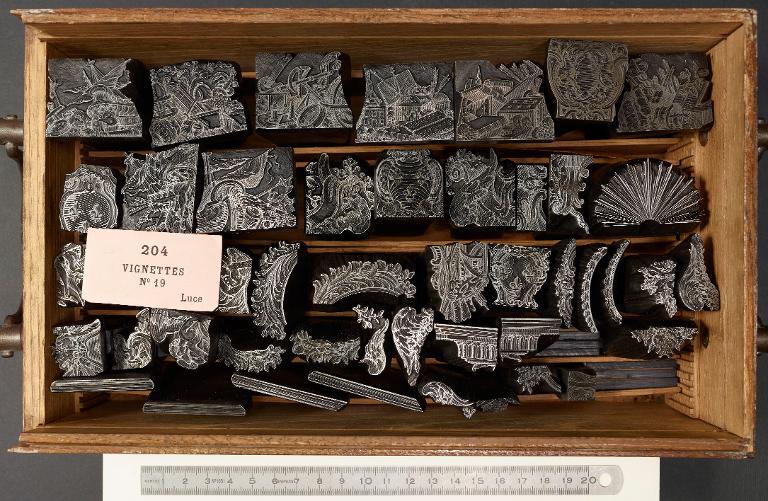 Boîte de poinçons typographiques : ornement, vignettes Luce